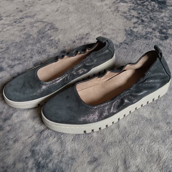 Vionic Gray Flats - Picture 3 of 11